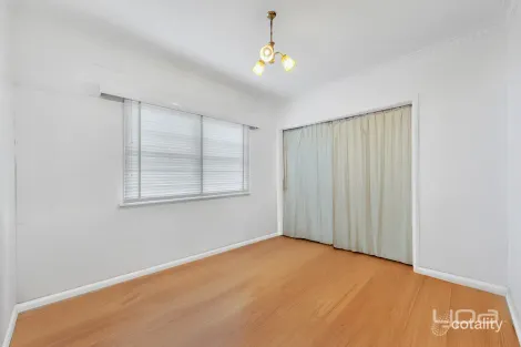 Property photo of 18 Primula Avenue Brooklyn VIC 3012