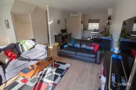 Property photo of 7 The Lairidge Kensington VIC 3031