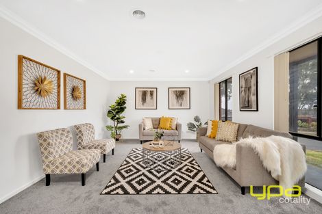 Property photo of 10 Bando Court Hampton Park VIC 3976