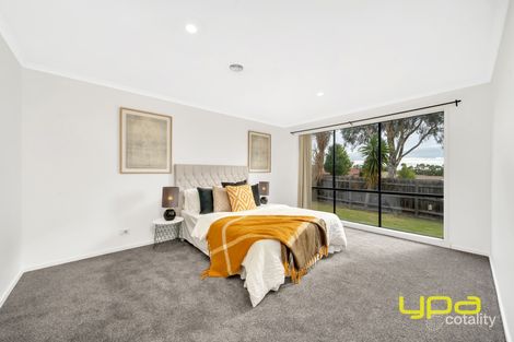 Property photo of 10 Bando Court Hampton Park VIC 3976
