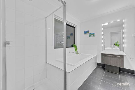 Property photo of 17 Crathe Close Roxburgh Park VIC 3064