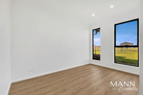 Property photo of 7 Gumnut Walk Rockbank VIC 3335