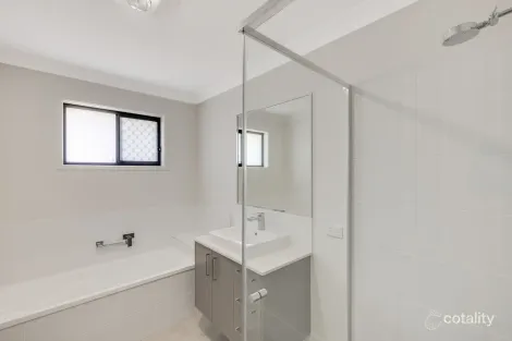 Property photo of 4 Abbeyfeale Circuit Meringandan West QLD 4352
