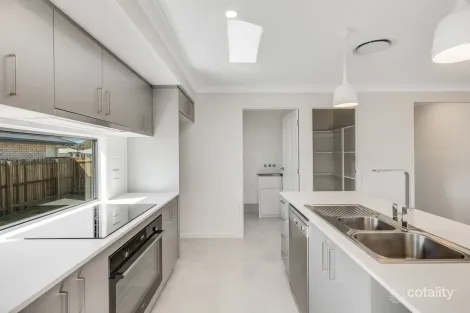 Property photo of 4 Abbeyfeale Circuit Meringandan West QLD 4352