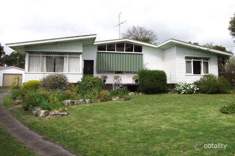 4 William St, Newborough, VIC 3825