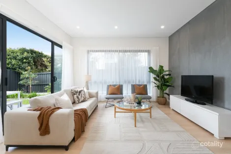 2/221 BURRANEER BAY RD, CARINGBAH SOUTH, NSW 2229