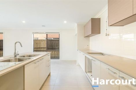 Property photo of 16 Deegan Way Cranbourne East VIC 3977