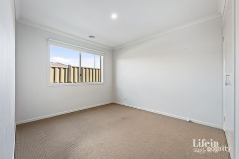 Property photo of 16 Toyon Road Kalkallo VIC 3064