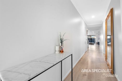 Property photo of 11 Sincere Way Clyde VIC 3978
