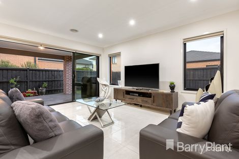 Property photo of 5 Milliners Avenue Keysborough VIC 3173