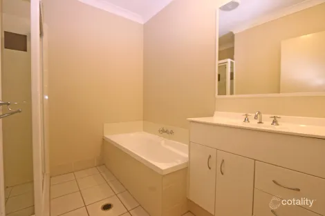 Property photo of 2/10 Pilar Court Molendinar QLD 4214
