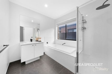 Property photo of 11 Sincere Way Clyde VIC 3978