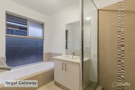 Property photo of 74 Wintergreen Crescent Treeby WA 6164