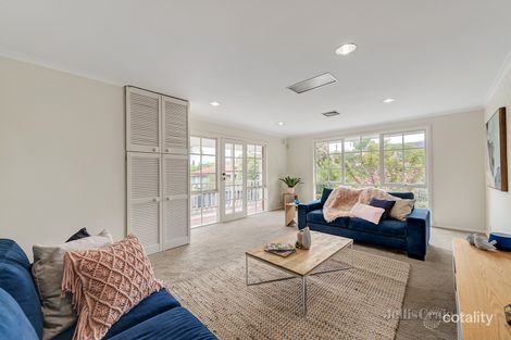 Property photo of 2 Waldau Court Doncaster VIC 3108