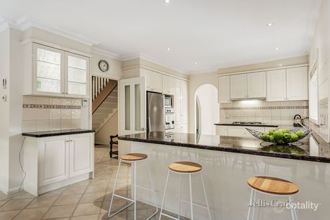 Property photo of 2 Waldau Court Doncaster VIC 3108