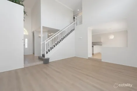 Property photo of 18 Arun Drive Arundel QLD 4214