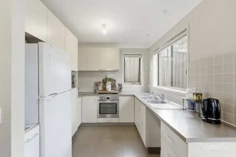 Property photo of 122 Minorca Circuit Spring Farm NSW 2570