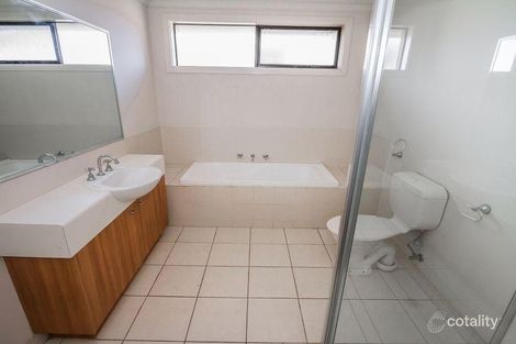 Property photo of 17 Crestview Close Roxburgh Park VIC 3064