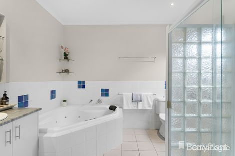 Property photo of 6 Chivalry Avenue Glen Waverley VIC 3150