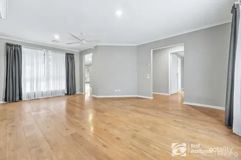 Property photo of 4 Iris Close Cranbourne North VIC 3977