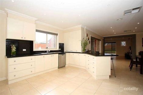 Property photo of 8 Exhibition Parade Taylors Hill VIC 3037