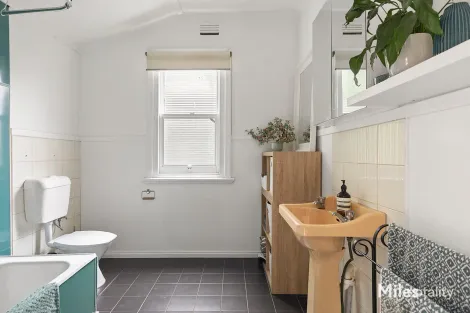 Property photo of 23 Odenwald Road Eaglemont VIC 3084