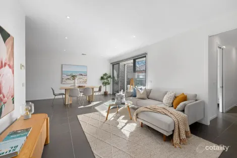 Property photo of 1 Leicester Square Seaholme VIC 3018