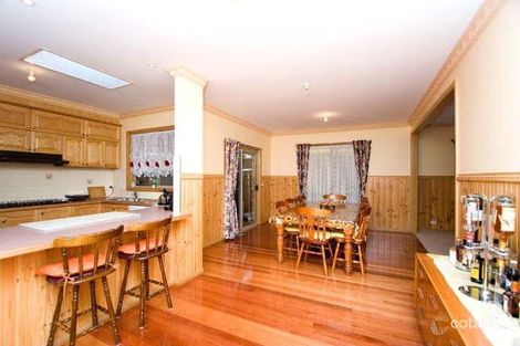 Property photo of 36 Edgecombe Way Roxburgh Park VIC 3064