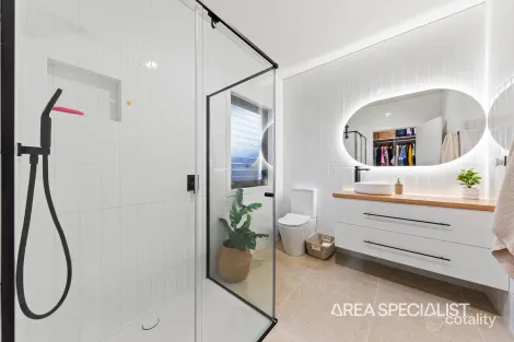 Property photo of 3 Silverleaves Boulevard Berwick VIC 3806