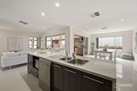 Property photo of 10 Dempster Place Leneva VIC 3691