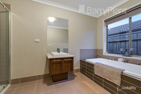 Property photo of 38 Webster Way Pakenham VIC 3810