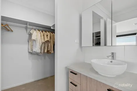 Property photo of 39 Imperial Circuit Victor Harbor SA 5211