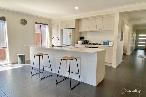 Property photo of 7 Buttermint Crescent Manor Lakes VIC 3024