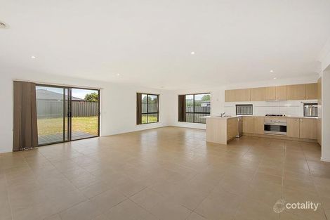 Property photo of 2 Cragside Place Deer Park VIC 3023