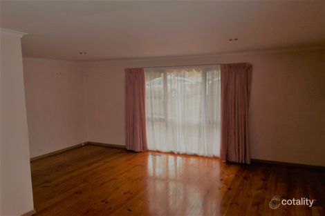 Property photo of 18 Headingly Court Endeavour Hills VIC 3802