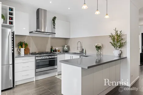 Property photo of 3/31 Fenacre Street Strathmore VIC 3041