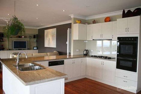 Property photo of 33 Hill View Rise Gisborne South VIC 3437