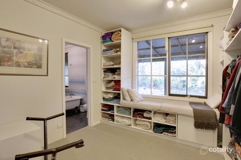 6 Coopers Rd, Macclesfield, VIC 3782