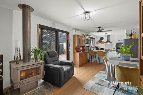 Property photo of 11 Gullquist Way Pakenham VIC 3810