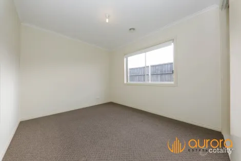 Property photo of 28 Olivebank Crescent Cranbourne North VIC 3977