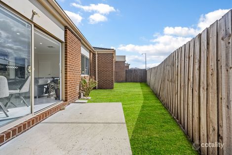 Property photo of 20 Leveque Loop Craigieburn VIC 3064
