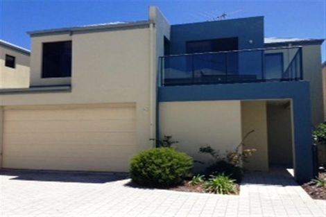 Property photo of 2/118 Huntriss Road Karrinyup WA 6018