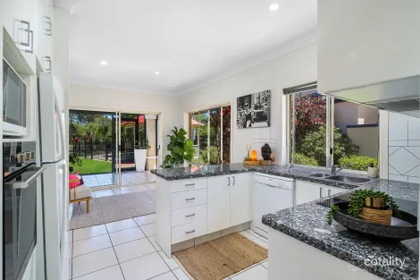 Property photo of 32 Steyning Court Arundel QLD 4214