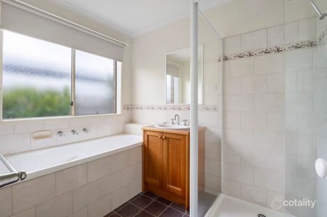 Property photo of 32 Glenbrook Crescent Lynbrook VIC 3975