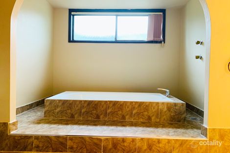 Property photo of 28 Popondetta Place Glenfield NSW 2167