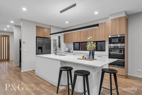 Property photo of 3 Isla Circuit Narre Warren South VIC 3805