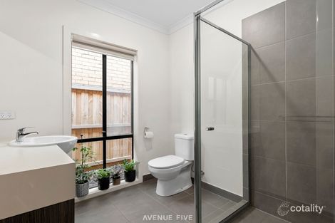Property photo of 33 Velocity Way Mount Duneed VIC 3217