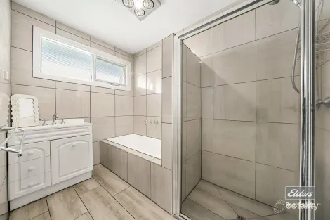 Property photo of 2 Earl Place Melton West VIC 3337