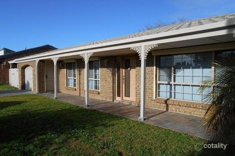 9 Farming Cres, Hallett Cove, SA 5158