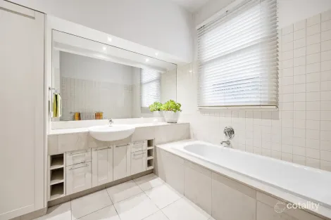 Property photo of 25 Kalimna Street Essendon VIC 3040